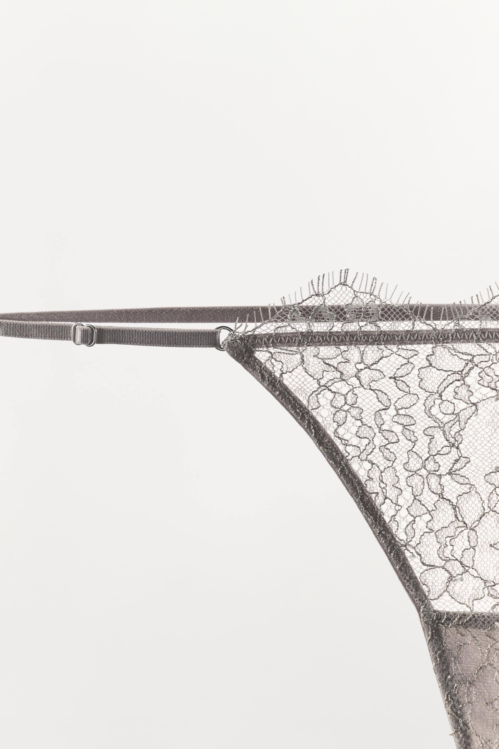 TANGA EN DENTELLE